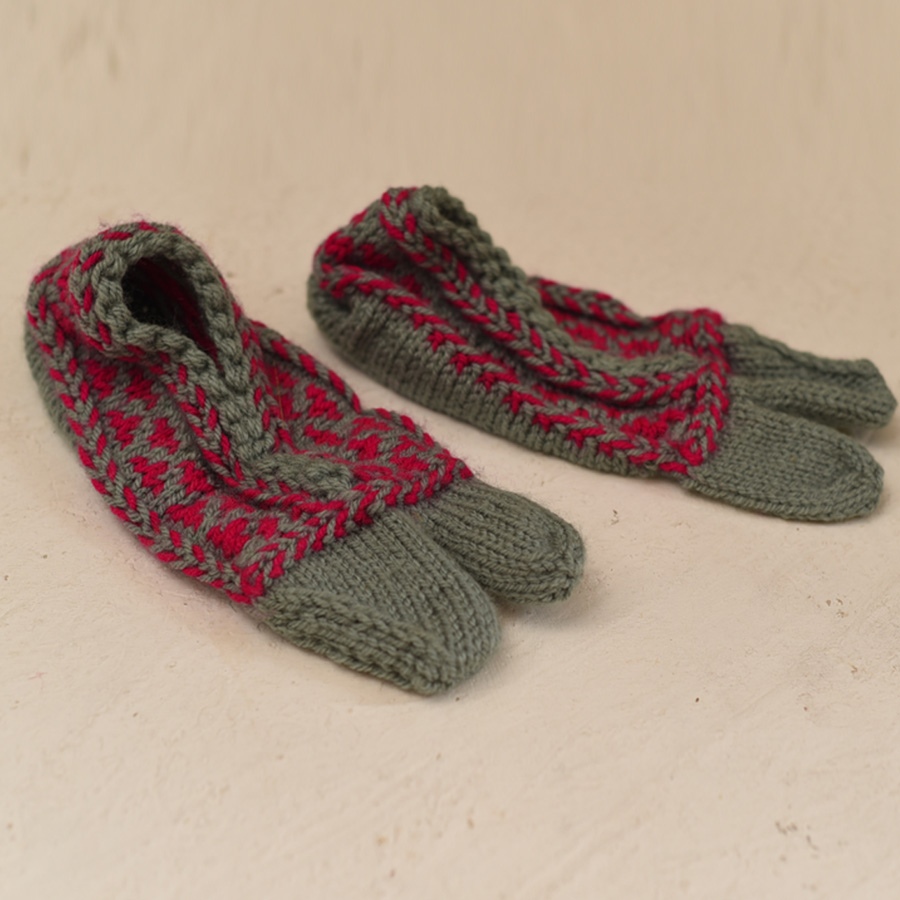 shop Hand Knitted - Himalayan Woolen Socks With Hair Band