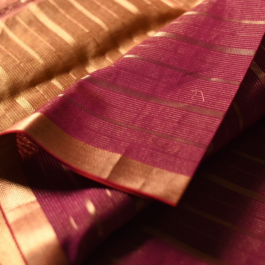 buy Handwoven Maheshwari Silk Saree With Zari Pallu