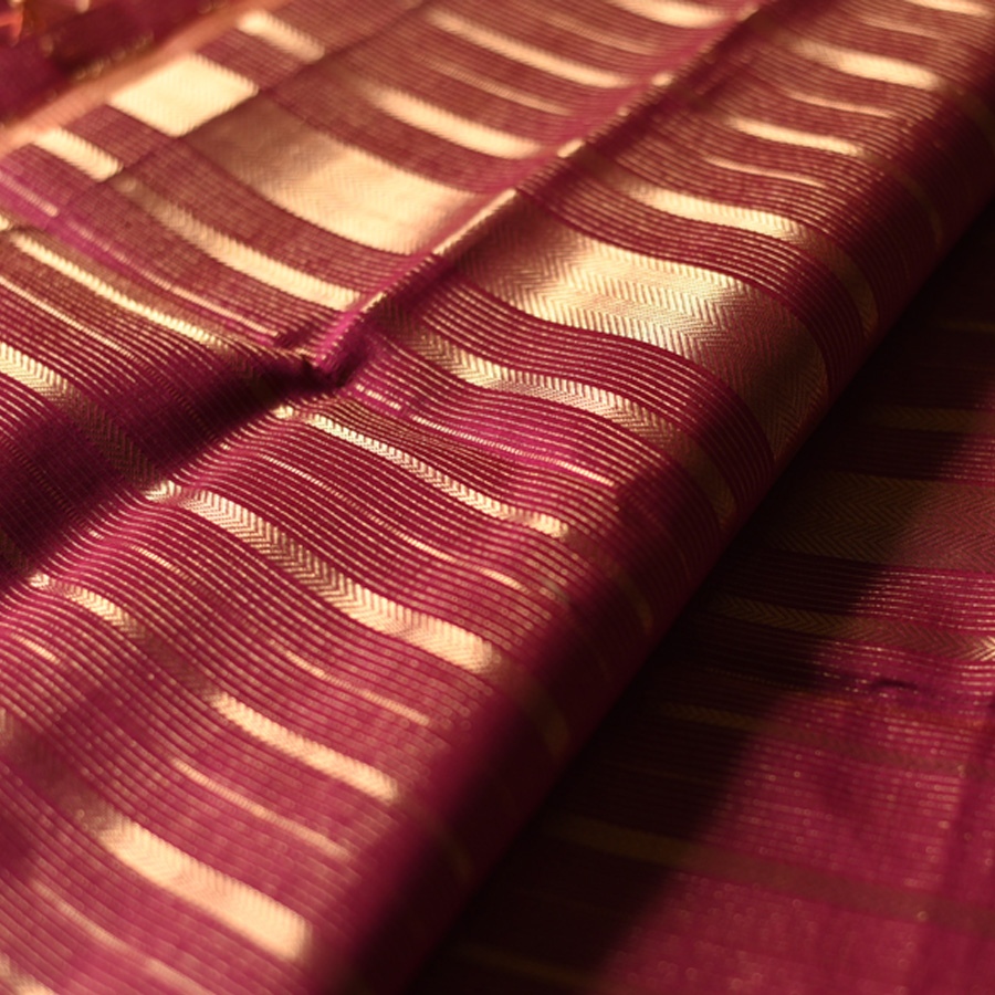 buy Handwoven Maheshwari Silk Saree With Zari Pallu