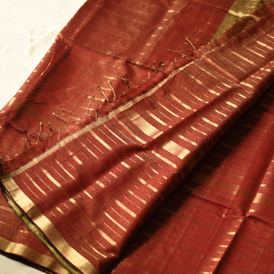 buy Handwoven Maheshwari Silk Saree With Zari Pallu