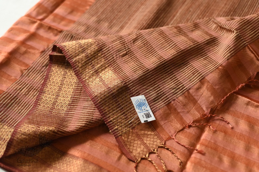 buy Handwoven Maheshwari silk sareeHandwoven Maheshwari Silk Saree With Zari Border - Rose Gold Color