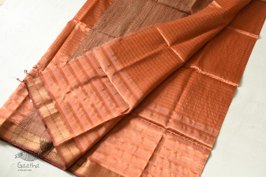 buy Handwoven Maheshwari silk sareeHandwoven Maheshwari Silk Saree With Zari Border - Rose Gold Color