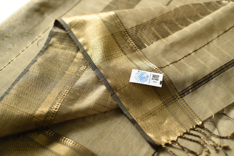buy Handwoven Maheshwari Saree With Zari Border & Checks