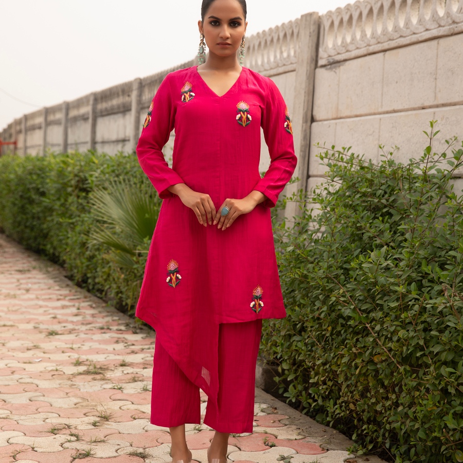 shop Hand Embroidered Chanderi Kurta Set with Organza Dupatta