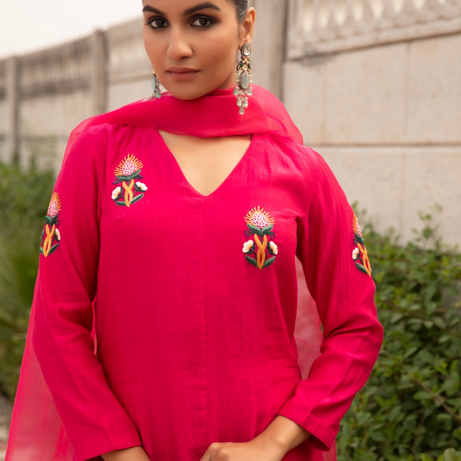 shop Hand Embroidered Chanderi Kurta Set with Organza Dupatta