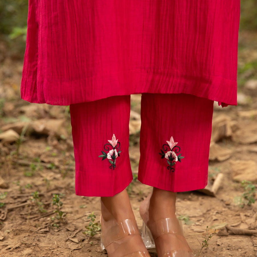 shop Hand Embroidered Chanderi Kurta Set With Contrast Organza Dupatta