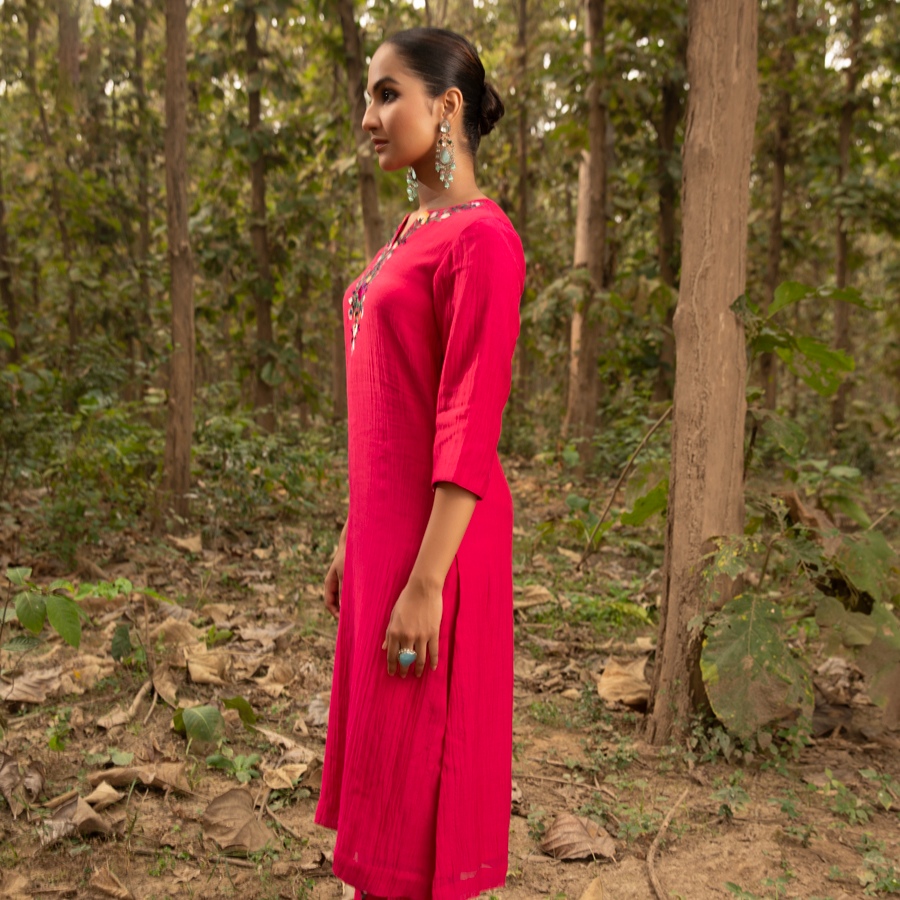 shop Hand Embroidered Chanderi Kurta Set With Contrast Organza Dupatta