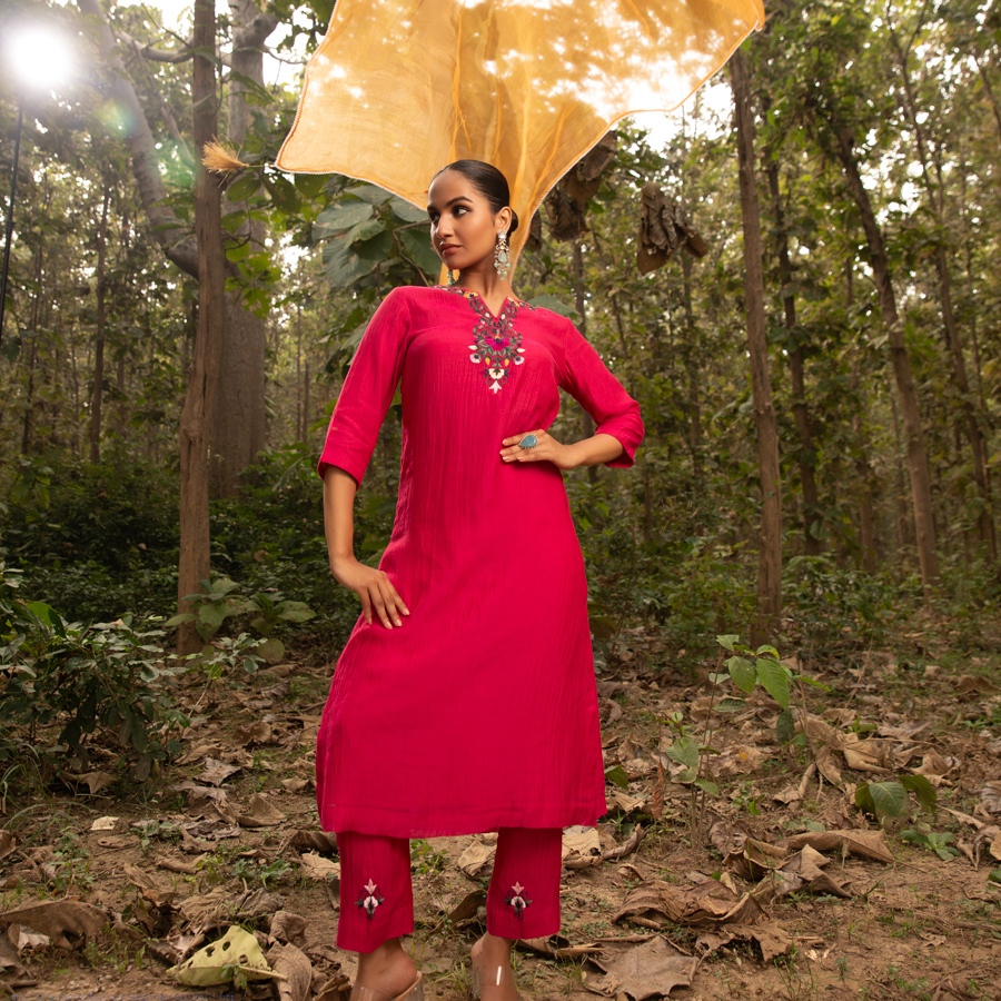 shop Hand Embroidered Chanderi Kurta Set With Contrast Organza Dupatta