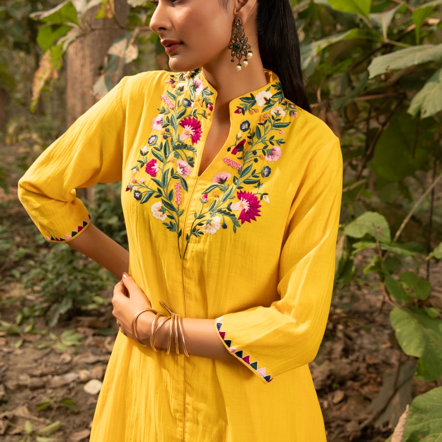 shop Hand Embroidered Chanderi Kurta Set (Set of 2)