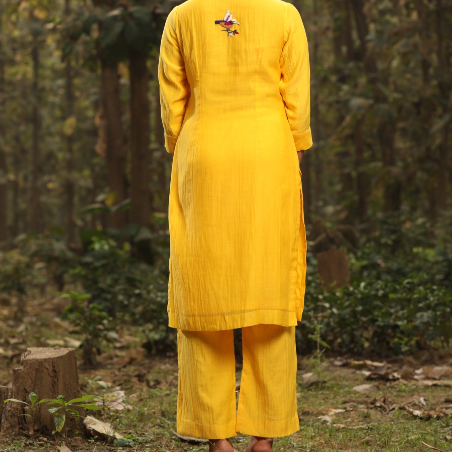 shop silk kurta set comes with contrast organza dupatta… set of 3