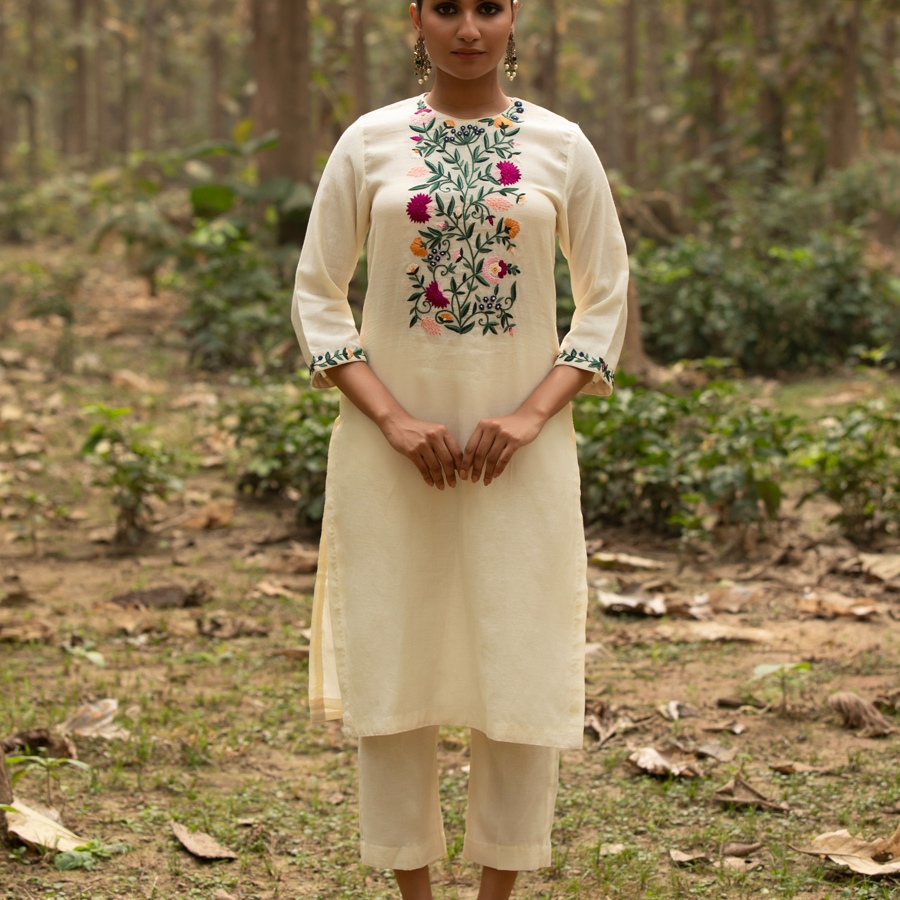 shop Hand Embroidered Chanderi Kurta Set with Contrast Organza Dupatta (Set of 3)