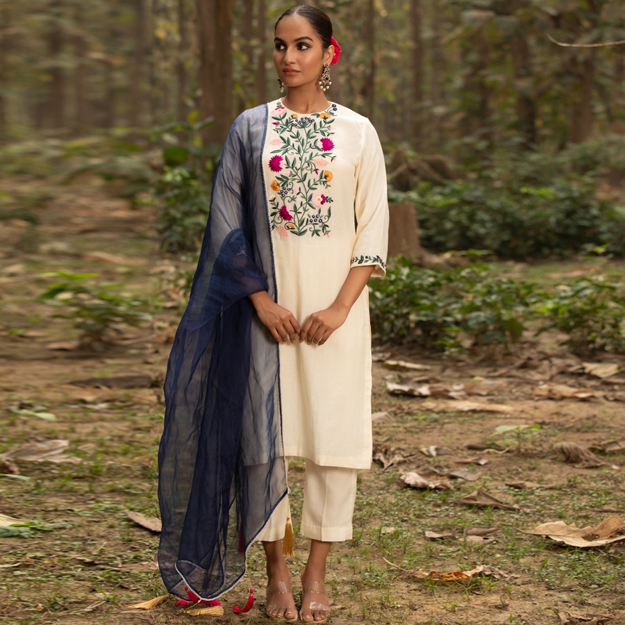 shop Hand Embroidered Chanderi Kurta Set with Contrast Organza Dupatta (Set of 3)