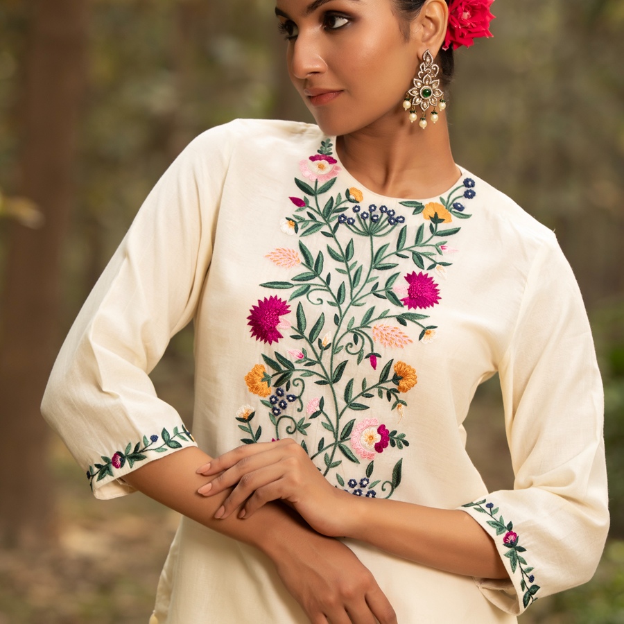 shop Hand Embroidered Chanderi Kurta Set with Contrast Organza Dupatta (Set of 3)