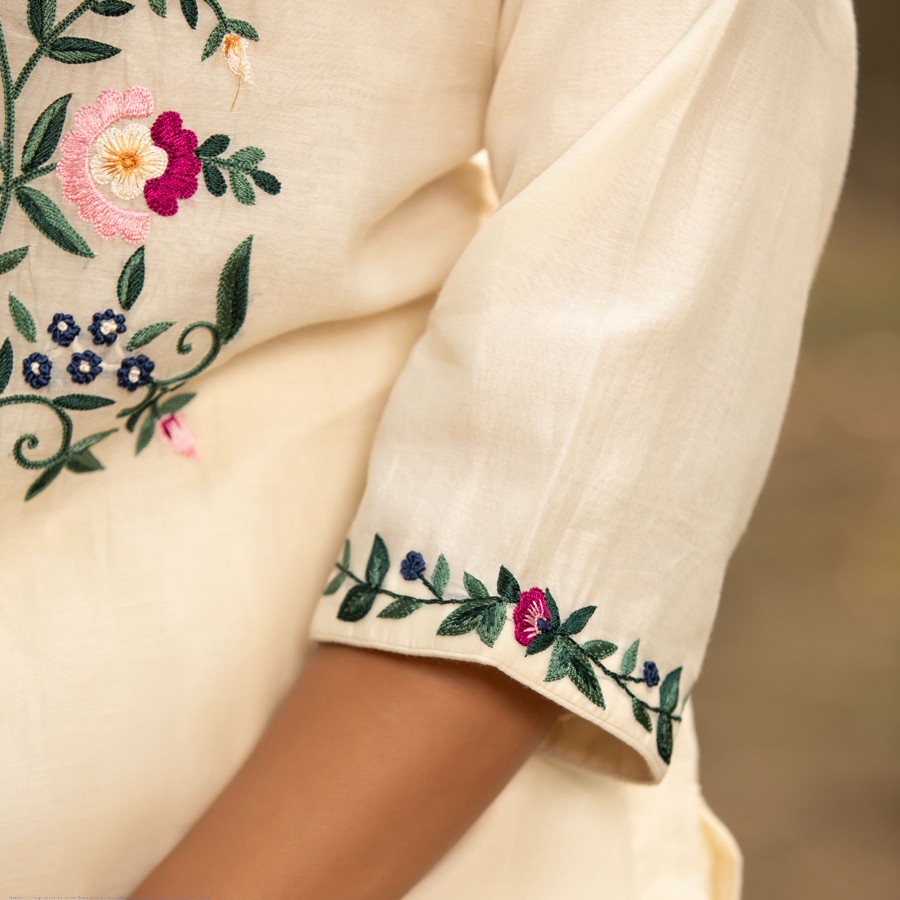 shop Hand Embroidered Chanderi Kurta Set with Contrast Organza Dupatta (Set of 3)