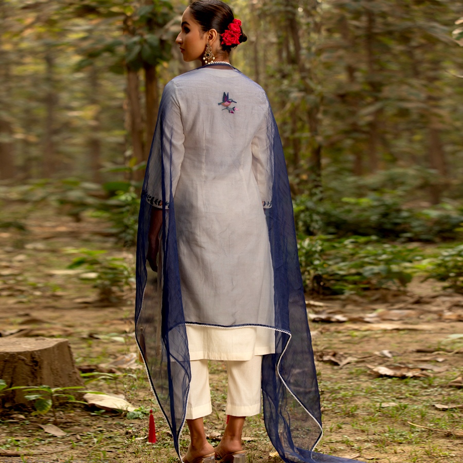 shop Hand Embroidered Chanderi Kurta Set with Contrast Organza Dupatta (Set of 3)