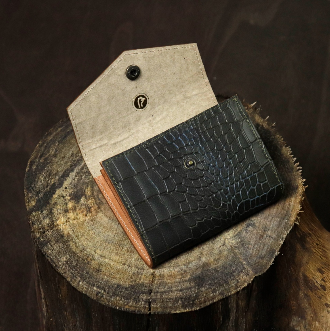 shop Leather ~ Small Clutch Wallet - Green