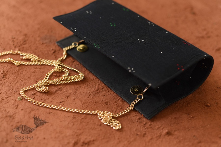 shop handwoven cotton tangaliya Clutch - Black