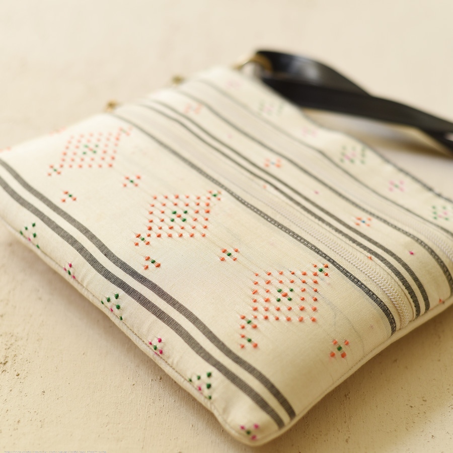shop Tangaliya sling Bag / Purse - off white