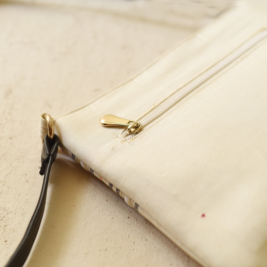 shop Tangaliya sling Bag / Purse - off white