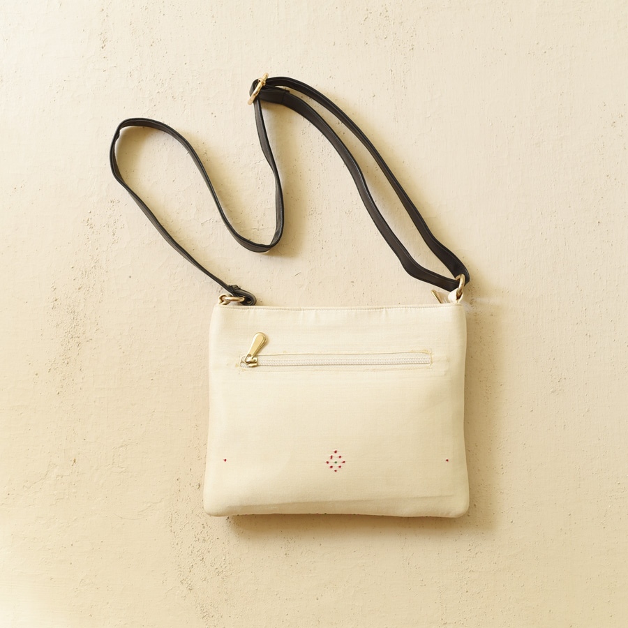 shop Tangaliya sling Bag / Purse - off white