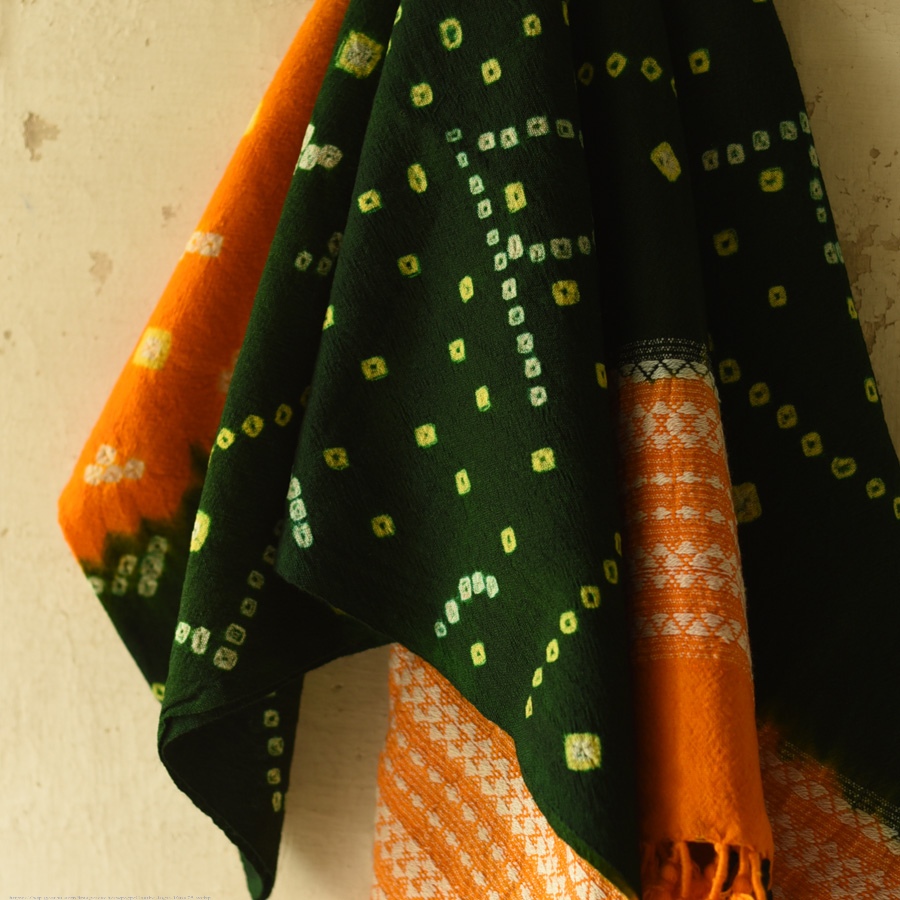 Kutchi Bhujodi Weaving - Bandhani ( Tie-dyed ) Woolen Shawl - Green & Orange