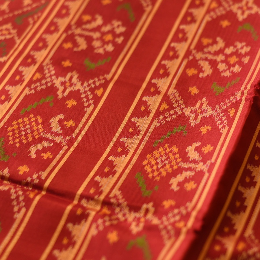 shop Handwoven Patola Silk Saree - Dark Red