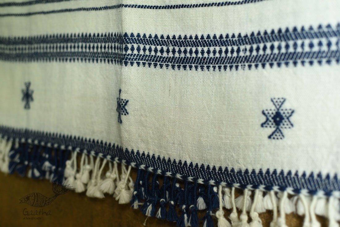 shop handspun kutchi raw woolen unisex  Off White shawl