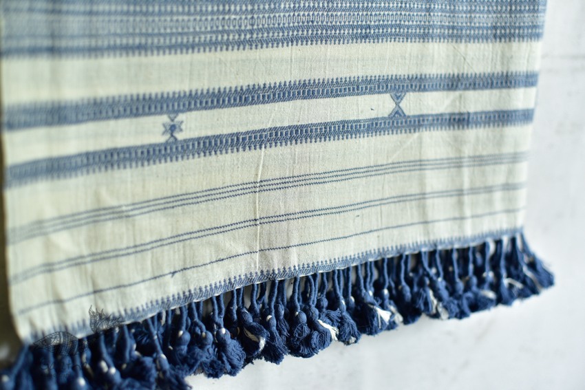 shop handwoven kala cotton bhujodi dupatta