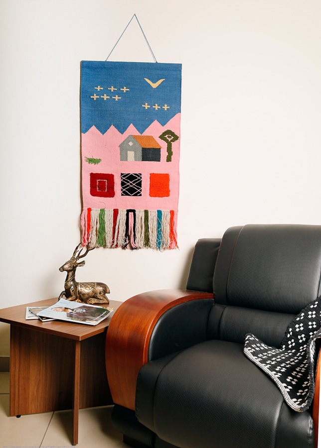 Cotton handwoven wall hanging - Hut & Box