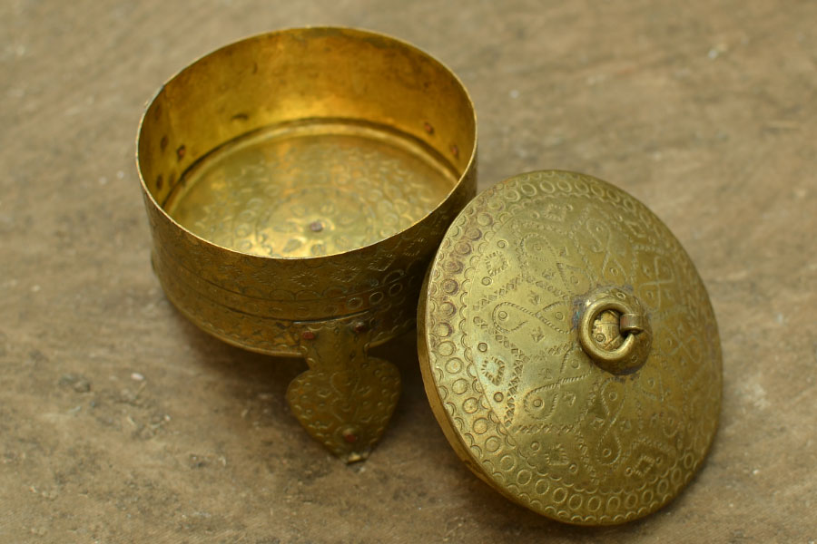shop pure Brass ~ 4 x 4 x 4.2  Mukhwas Box