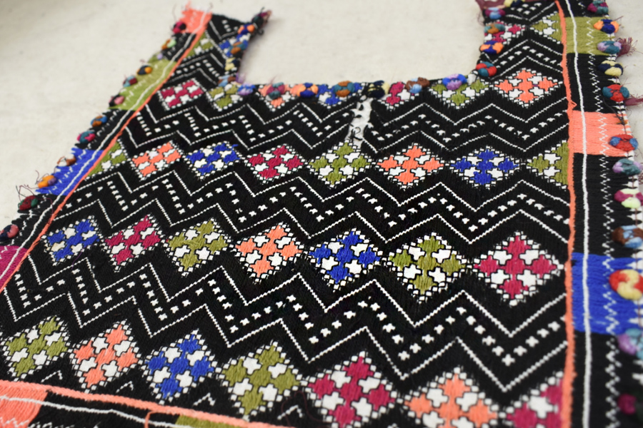 Sanay ✽ Hand Embroidered Antique Pieces ✽ 19