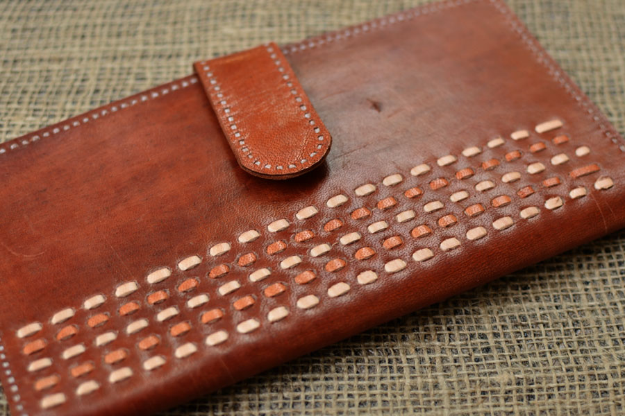 Itsy-bitsy! ❖ Kutchi Leather Purse { 1 }