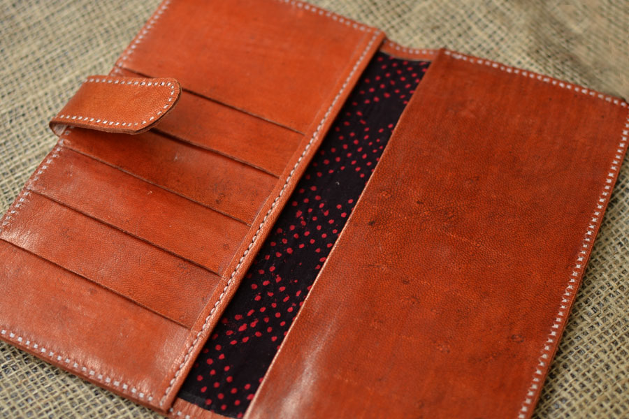 Itsy-bitsy! ❖ Kutchi Leather Purse { 1 }