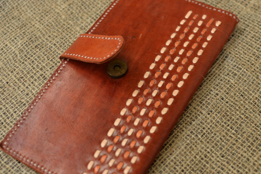 Itsy-bitsy! ❖ Kutchi Leather Purse { 1 }