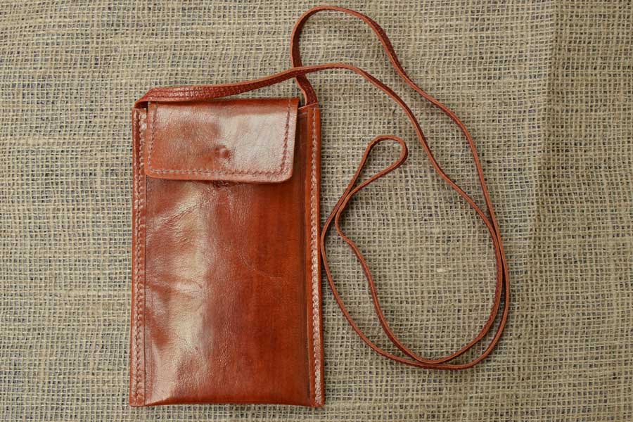 Itsy-bitsy! ❖ Kutchi Leather Purse { Mobile } { 4 }