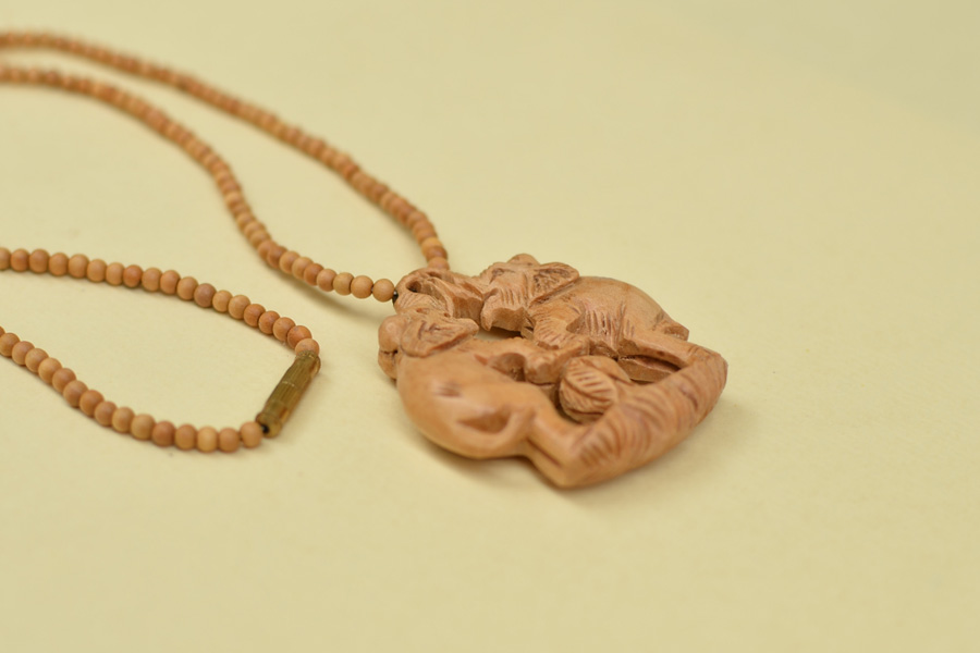 Kadam ♣ Wooden Neckpieces { b }