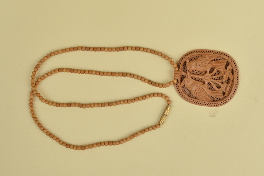 Kadam ♣ Wooden Neckpieces { g }