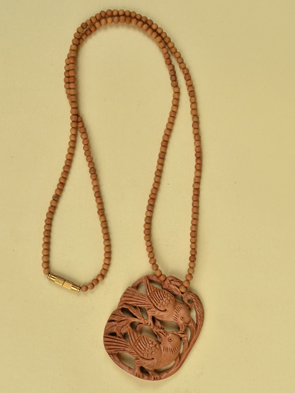 Kadam ♣ Wooden Neckpieces { l }