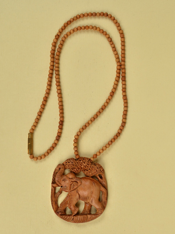 Kadam ♣ Wooden Neckpieces { p }