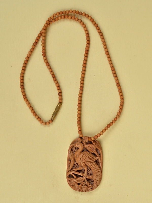 Kadam ♣ Wooden Neckpieces { r }