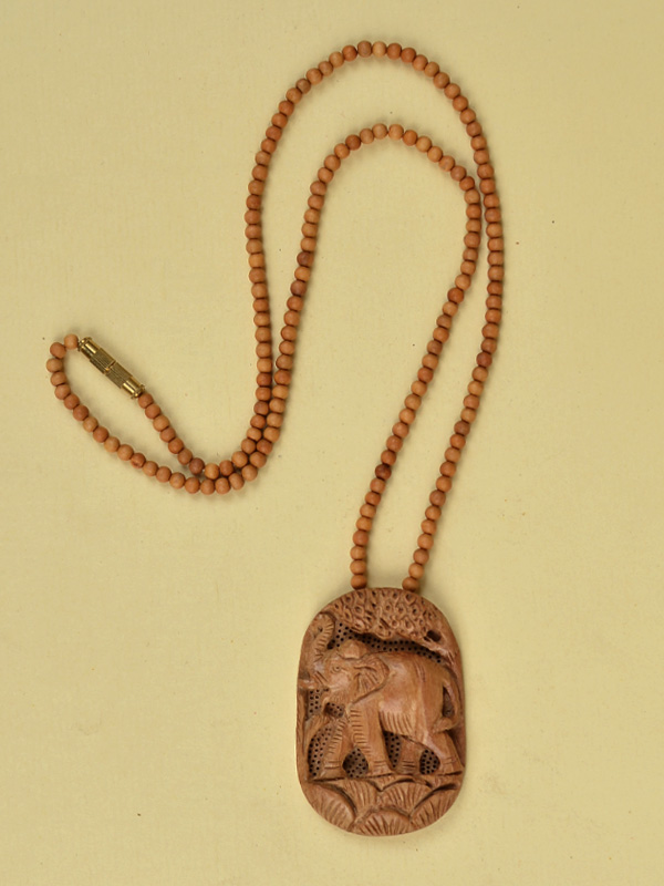 Kadam ♣ Wooden Neckpieces { v }