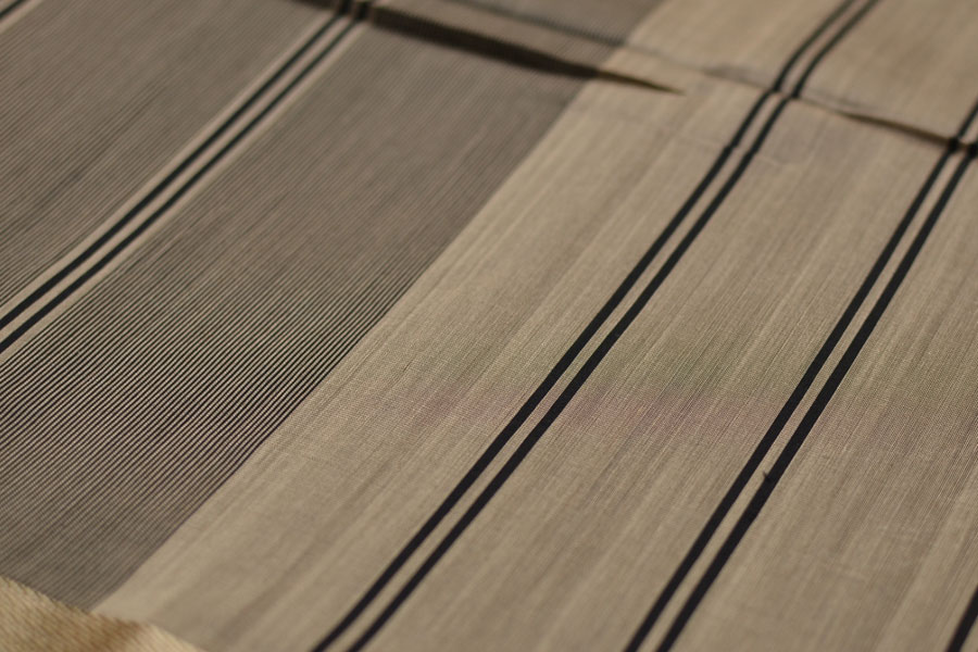 buy handwoven maheshwari silk saree - black and beige 