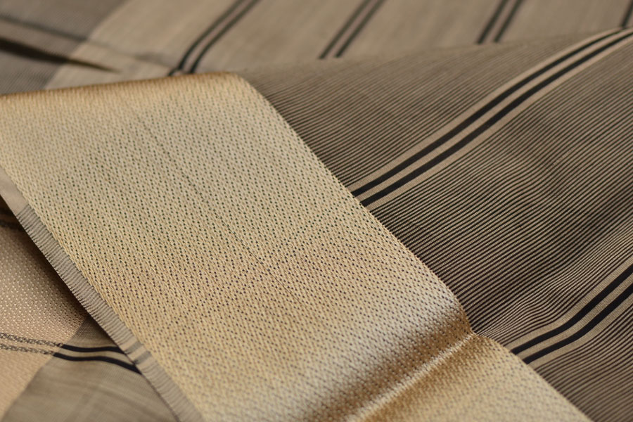 buy handwoven maheshwari silk saree - black and beige 