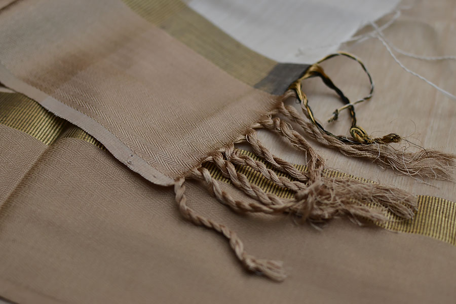 handwoven maheshwari  silk saree in white color with zari border