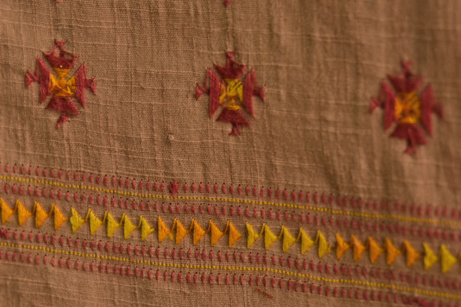 सूफियाना ~ Handloom Cotton . Embroidered stoles { 5 }
