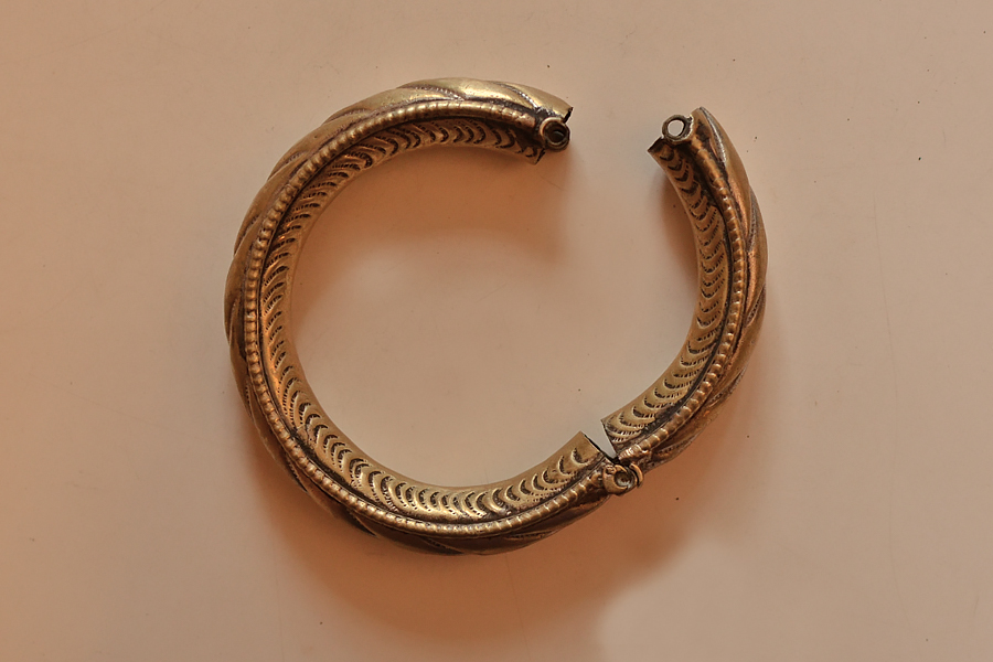 Kanupriya ~ White Metal Vintage Jewelry { 18 }