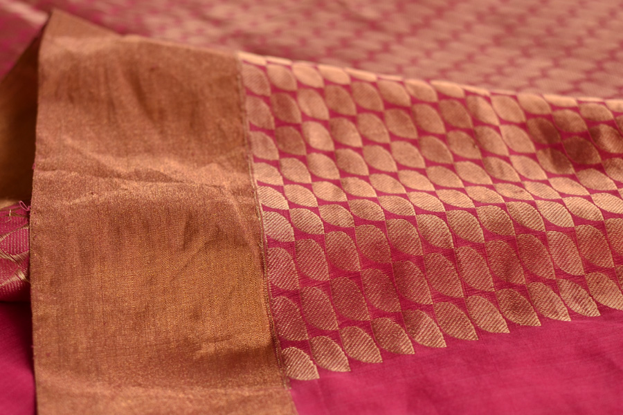 लिहाज़ ✥ Mubarakpur Handloom Saree ✥ 10