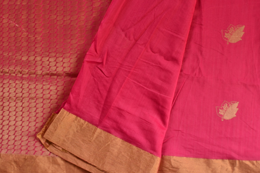 लिहाज़ ✥ Mubarakpur Handloom Saree ✥ 10