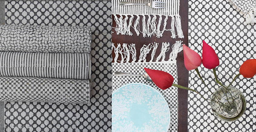 Pomegranate ◐ Cotton Table Mats & Runner { Set- 6 Mats & 1 Runner } ◐ 18