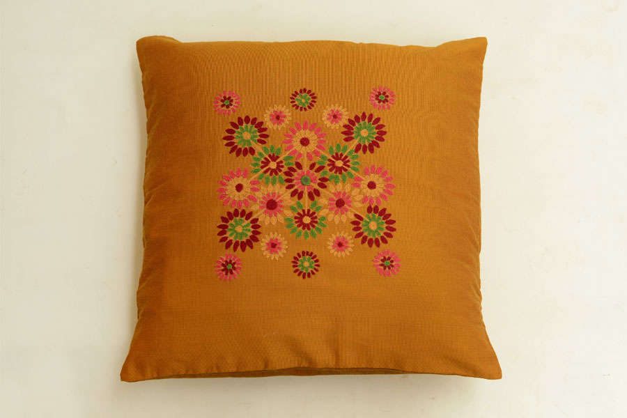 Cushioned living ~ Daffodils (Golden yellow * 15 x 15)
